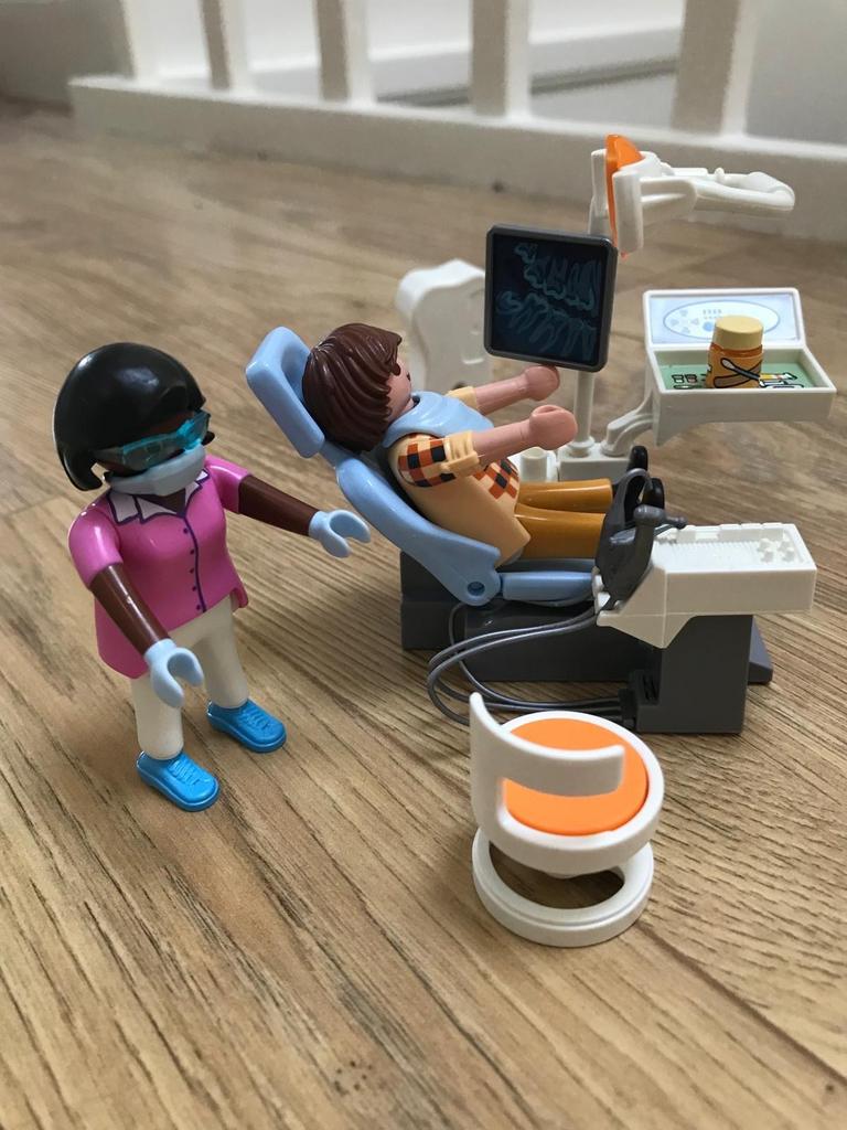 Playmobil City Life Tandartspraktijk 70198, Ophalen of Verzenden, Zo goed als nieuw, Complete set