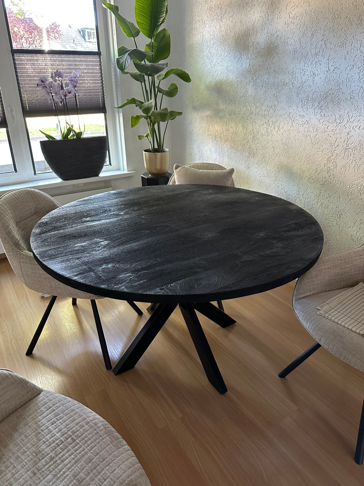 Zwarte ronde eettafel in mangohout, Ophalen, Rond
