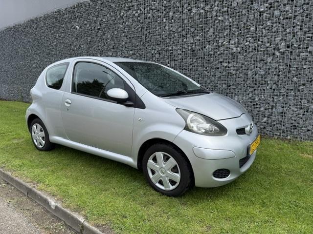 Toyota Aygo 1.0-12V Comfort (bj 2010), Gebruikt, 4 stoelen, 68 pk, Handgeschakeld