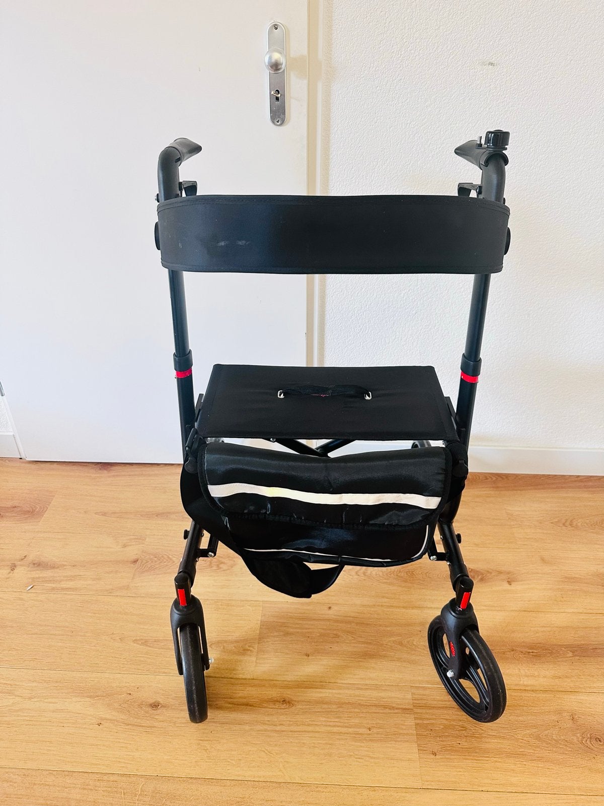 Rollator voor 50 euro voor info 0641244549, Ophalen, Zo goed als nieuw