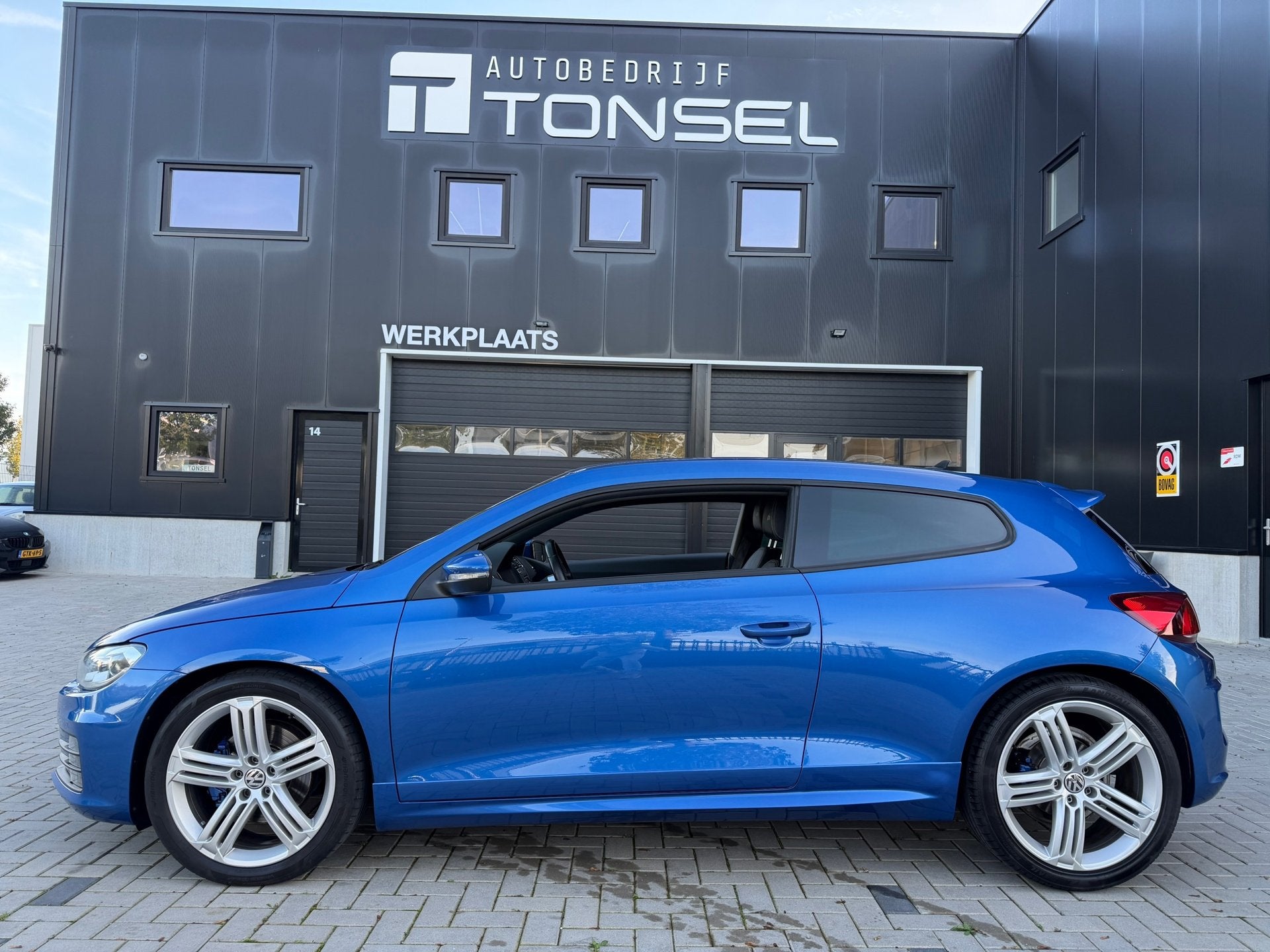 Volkswagen Scirocco R-Line 2.0 TSI DSG / Leder / Xenon / Sto, 12 maanden, Sportstoelen, Gebruikt, 4 cilinders