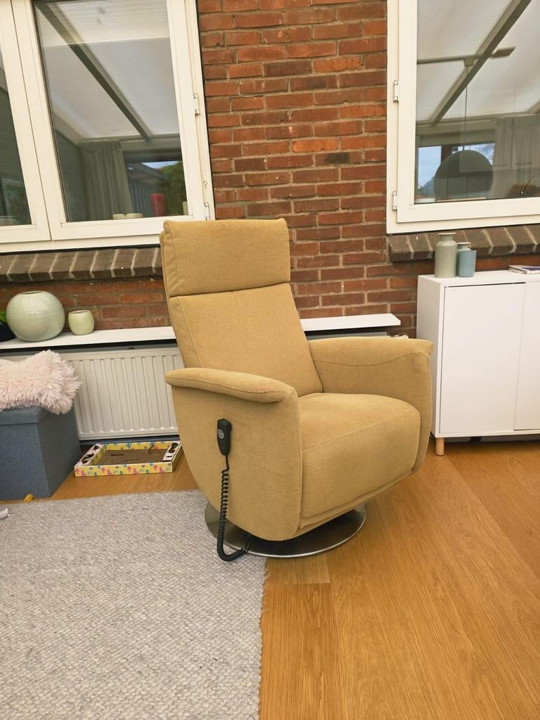 Elektrische relaxstoel - oker groen met zilveren draaivoet, Ophalen, 50 tot 75 cm