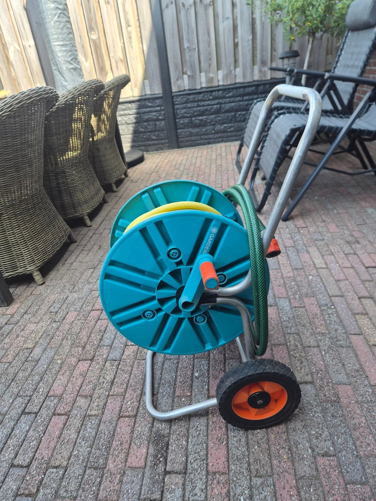 Gardena tuinhaspel met 25 meter tuinslang, Tuin en Terras, Tuinslangen, Ophalen of Verzenden, Zo goed als nieuw, Tuinslanghaspel