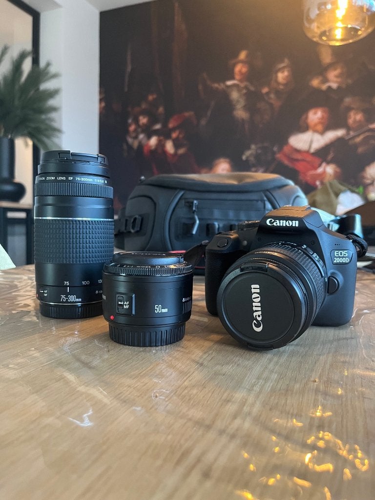 Canon 2000D Camera + Lenzen en accessoires, Canon, Ophalen of Verzenden, Zo goed als nieuw, 24 megapixels