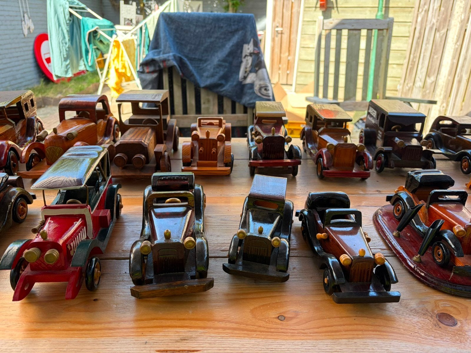 Collectie handgemaakte houten oldtimer modelauto's, Ophalen