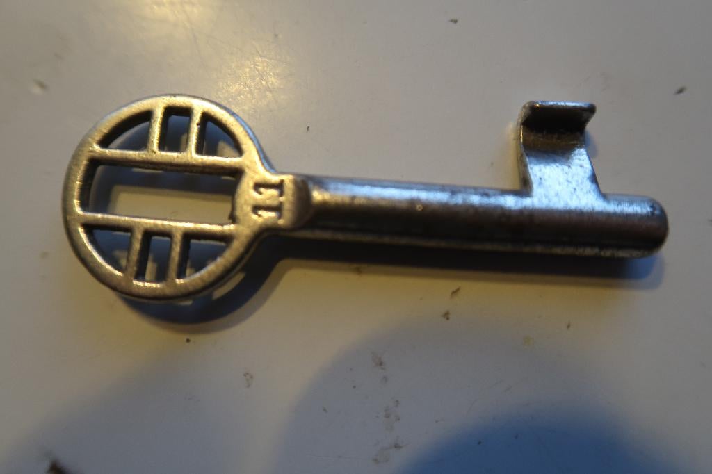 huissleutel nummer 11, Ophalen of Verzenden, Gebruikt, Slot