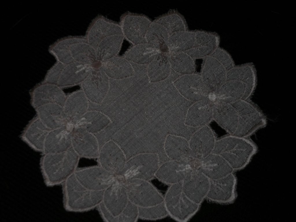 roze geborduurd sierkleedje, doorsnee 14 cm, Ophalen of Verzenden, Zo goed als nieuw, Roze, Textiel