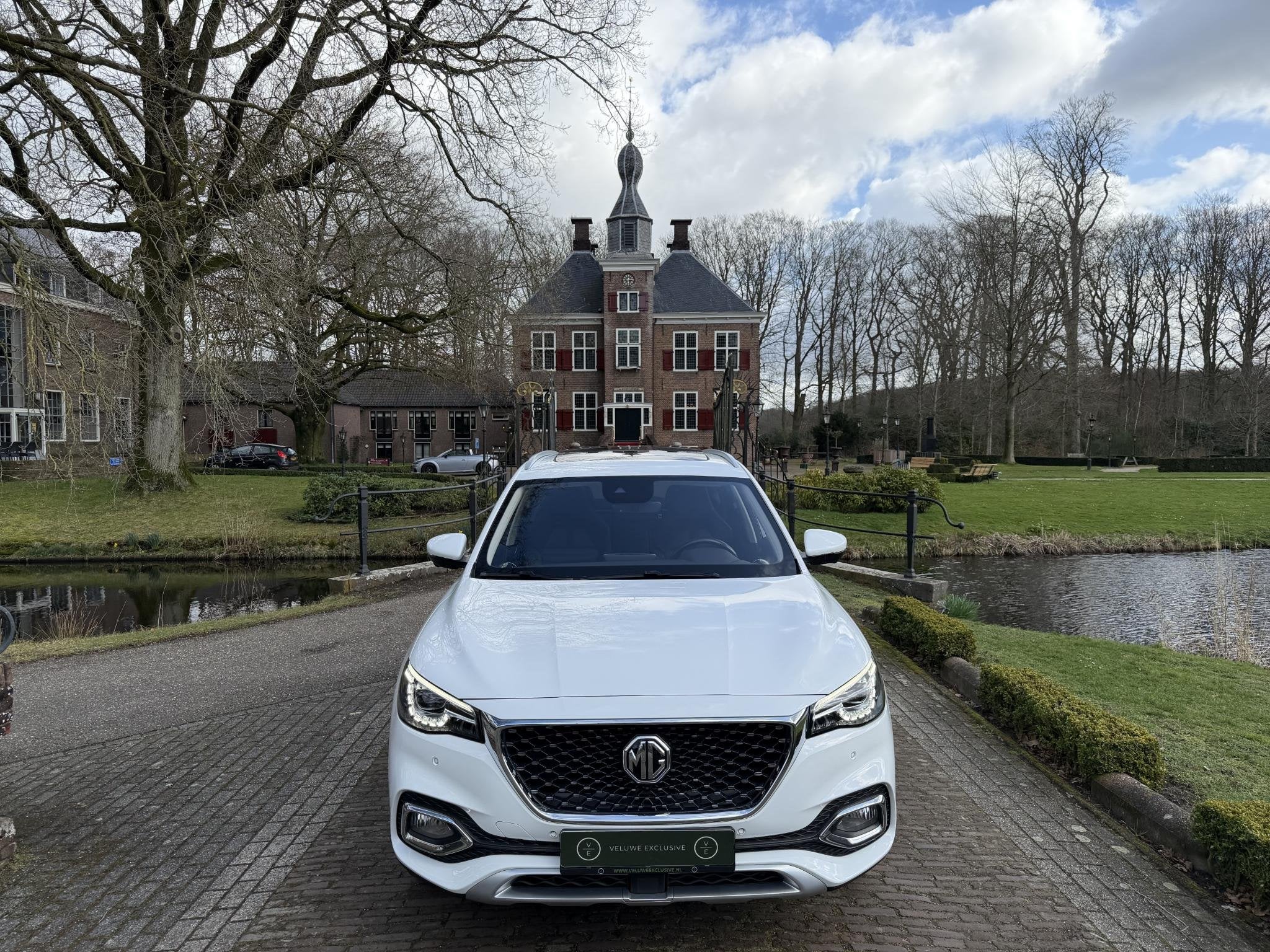 MG EHS 1.5 TGDI Luxury PHEV | Pano | Leder | 360 Camera |, Auto's, MG, Gebruikt, 4 cilinders, 258 pk, Wit