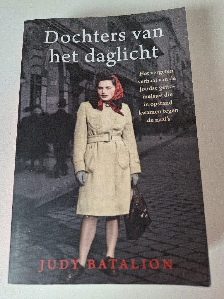 Judy Batalion - Dochters van het daglicht, Ophalen of Verzenden, Tweede Wereldoorlog, Zo goed als nieuw, Overige onderwerpen