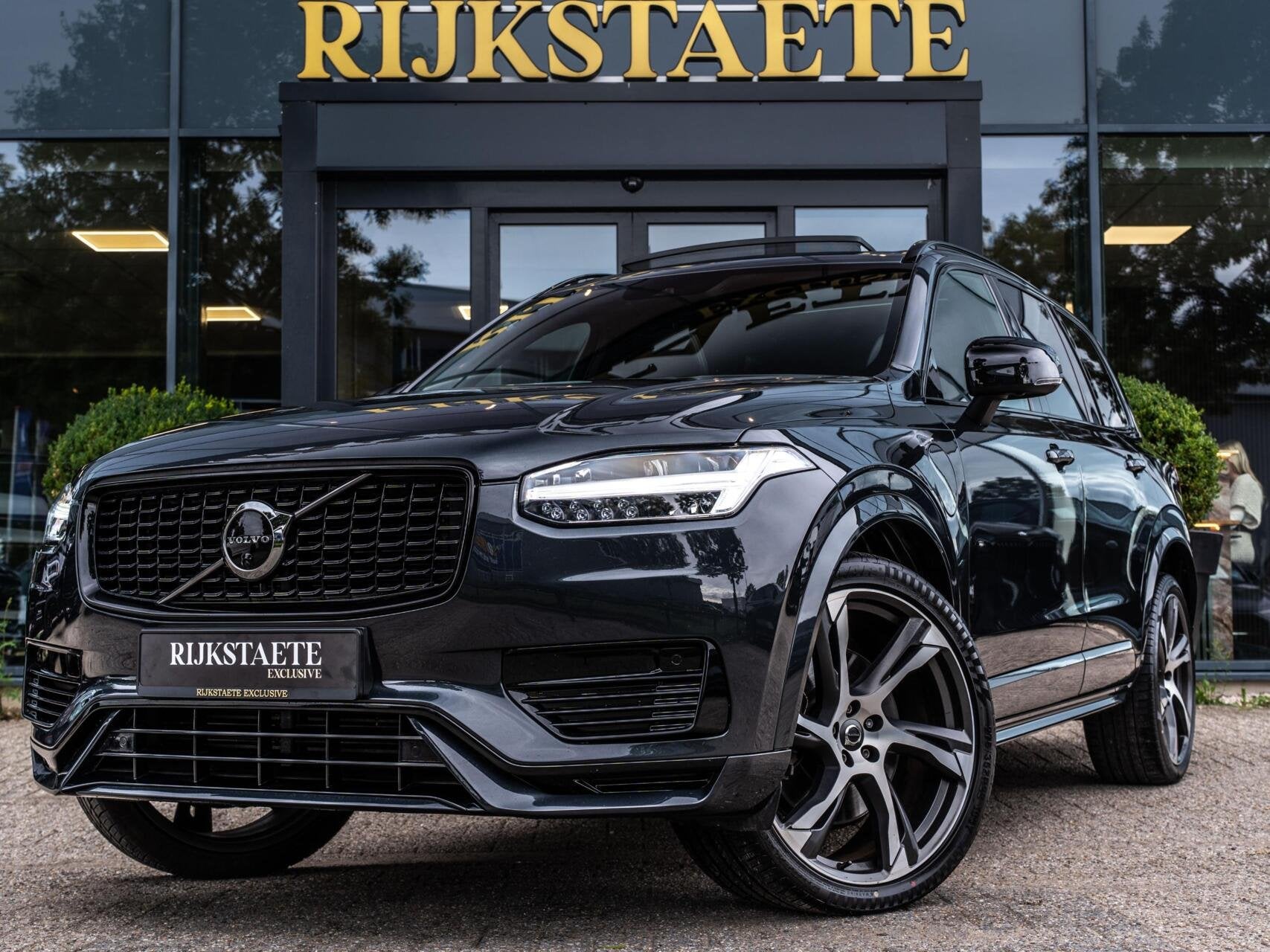 Volvo XC90 2.0 T8 Recharge AWD R-Design|PANO|H&K|ACC|HUD|360, Auto's, Dealer onderhouden, Gebruikt, 4 cilinders, 7 stoelen