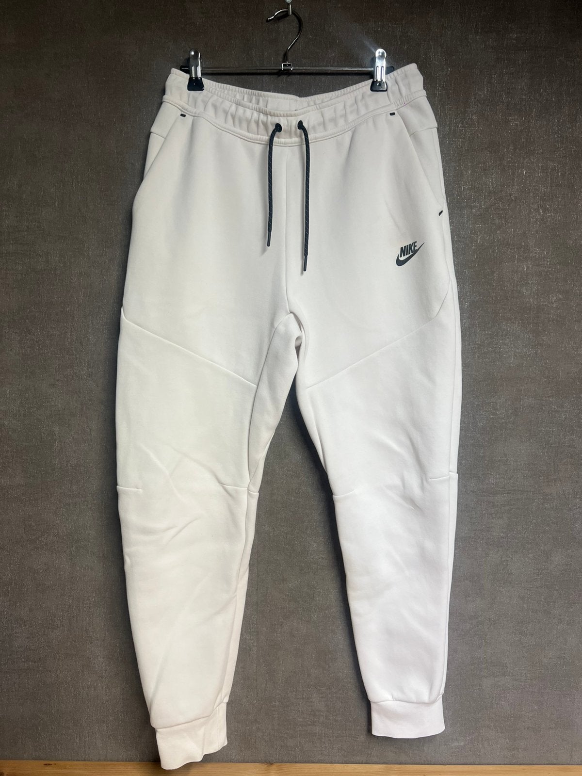 Nike tech fleece joggingsbroek, Ophalen of Verzenden, Zo goed als nieuw, Maat 48/50 (M), Wit