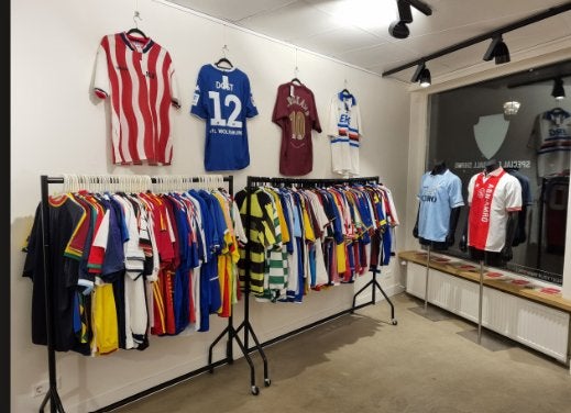 Voetbalshirts gezocht!!, Overige kleuren, Overige maten, Ophalen of Verzenden, Zo goed als nieuw
