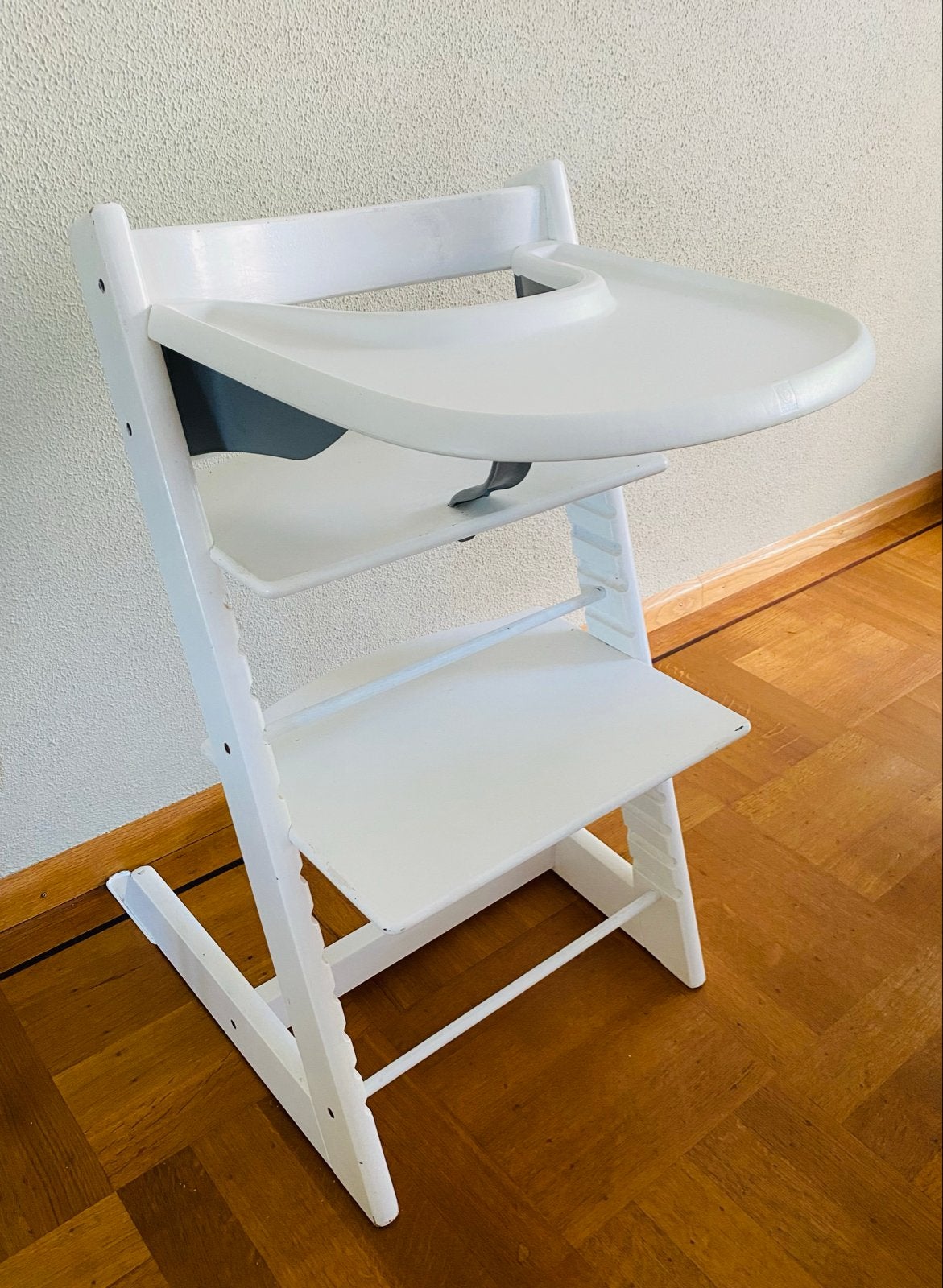 Stokke Trip Trap stoel met eetblad en kussentjes - Wit, Ophalen, Gebruikt, Meegroeistoel, Aanschuifbaar