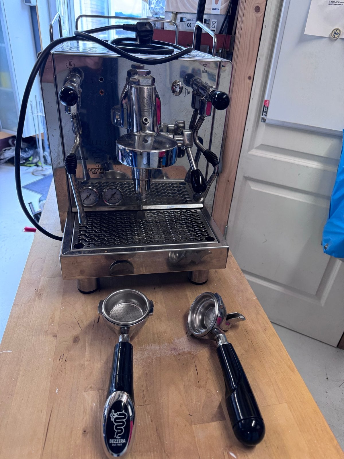 Bezzera Giulia S MN Espressomachine - 2013 Model, Gebruikt, Espresso apparaat, Gemalen koffie, 2 tot 4 kopjes