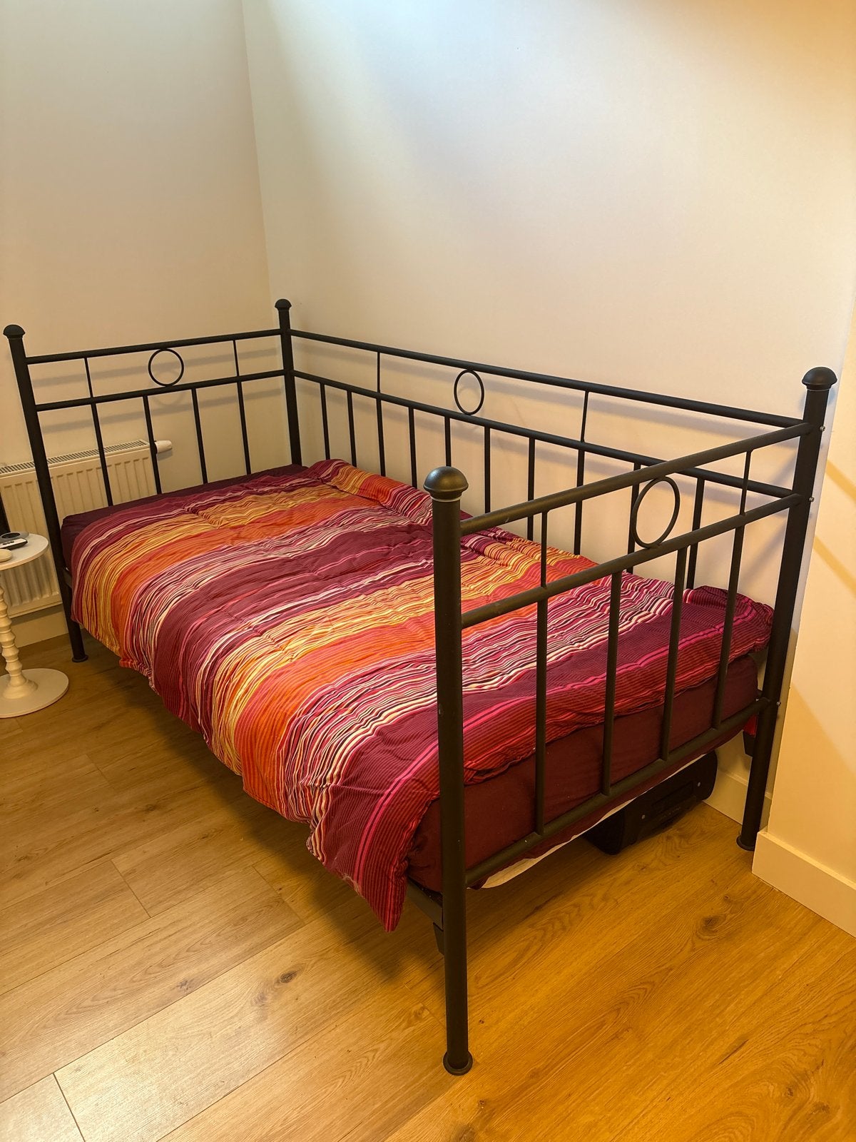 Zwart metalen eenpersoonsbed, Ophalen, Gebruikt, 90 cm, Eenpersoons
