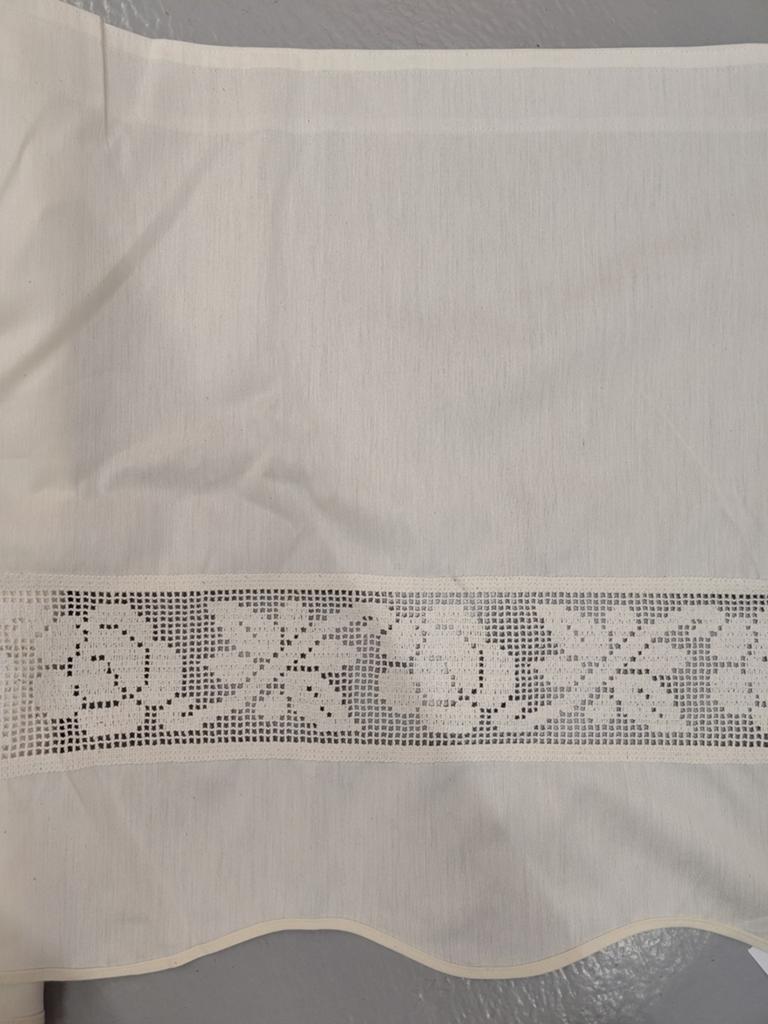 Broderie met borduurwerk - 62 cm hoog, Antiek en Kunst, Ophalen of Verzenden