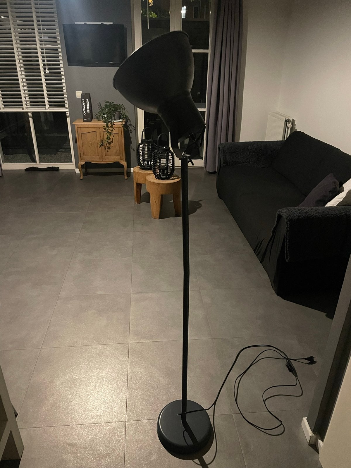 VERLAAGDE PRIJS: Donkergrijze industriële vloerlamp, Ophalen, Gebruikt, Metaal, 150 tot 200 cm