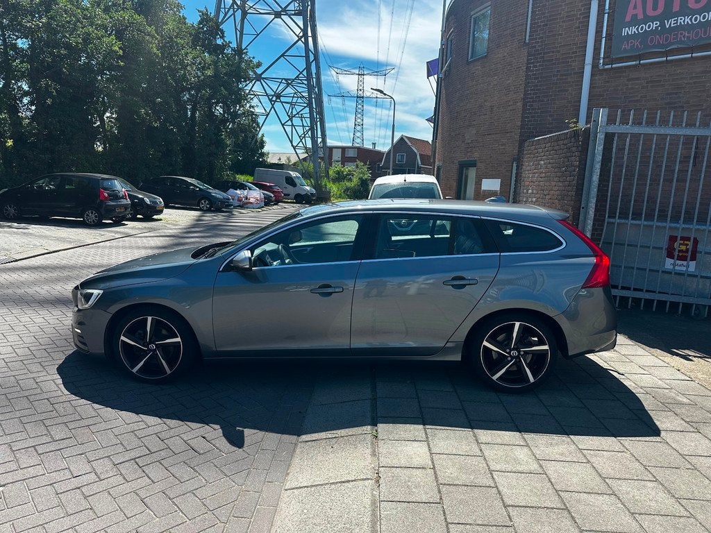Volvo V60 2.0 D2 Nordic+, Auto's, Volvo, Voorwielaandrijving, Gebruikt, Euro 6, 4 cilinders