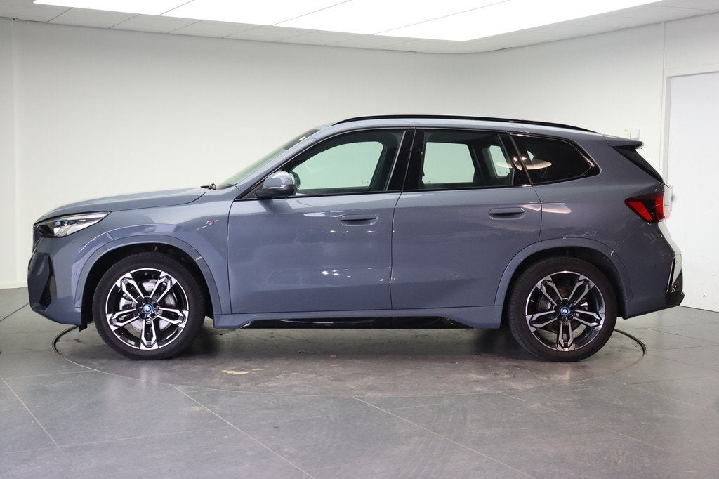 BMW iX1 xDrive30 M Sport / Sportstoelen / M Adaptief onderst, Auto's, BMW, Gebruikt, Met garantie (alle), 24 min, Vierwielaandrijving