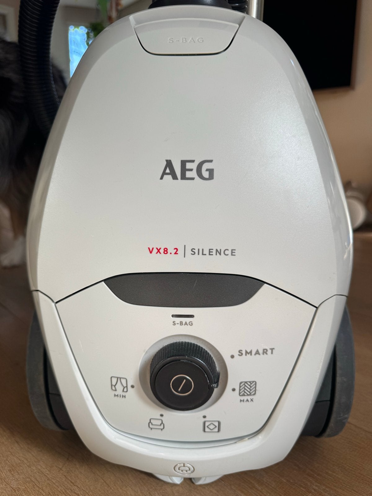 AEG VX8.2 X Silence Stofzuiger - Stil en Krachtig