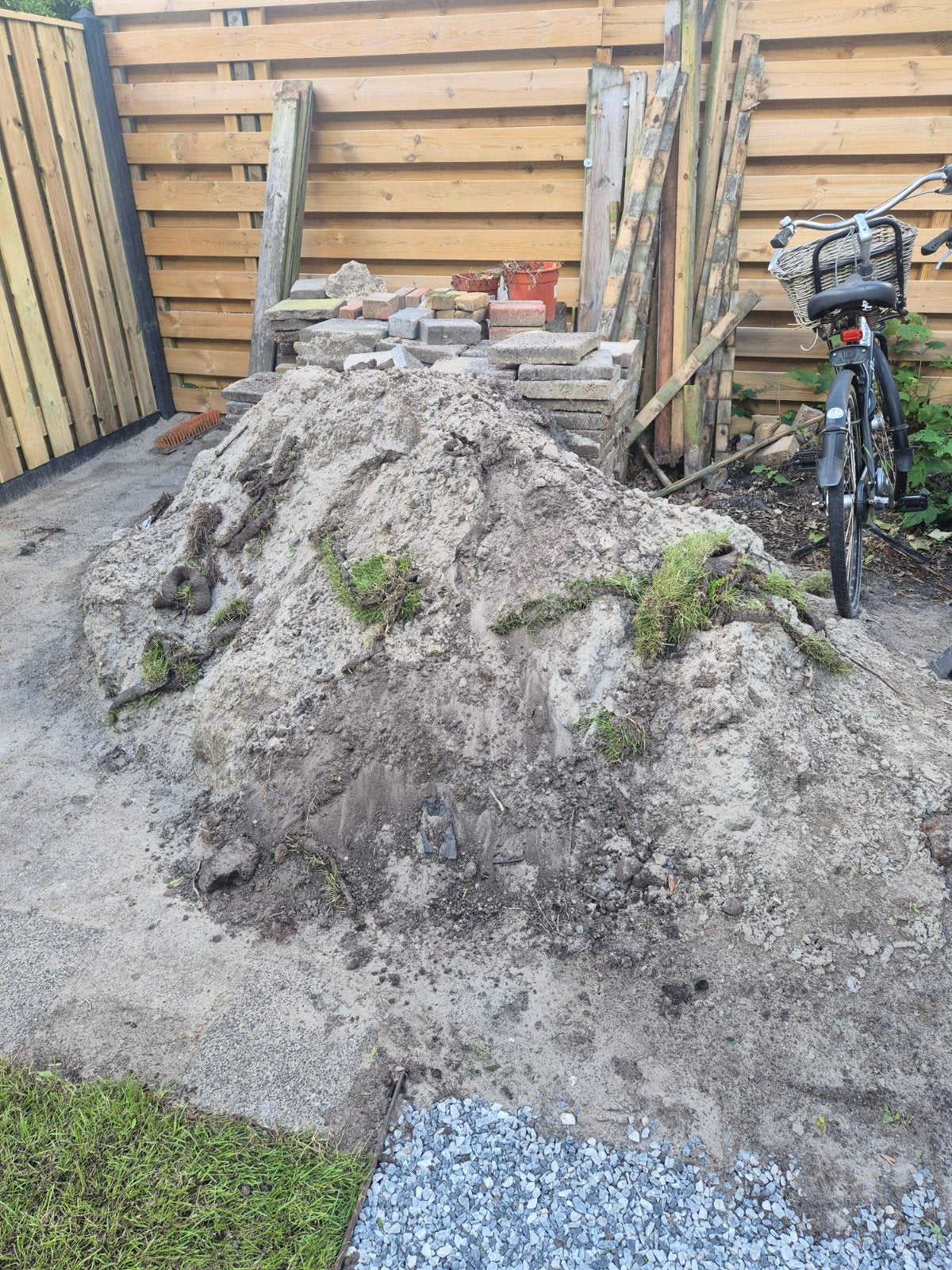Gratis af te halen: Wit zand, Tuin en Terras, Ophalen, Gebruikt, Ophoogzand