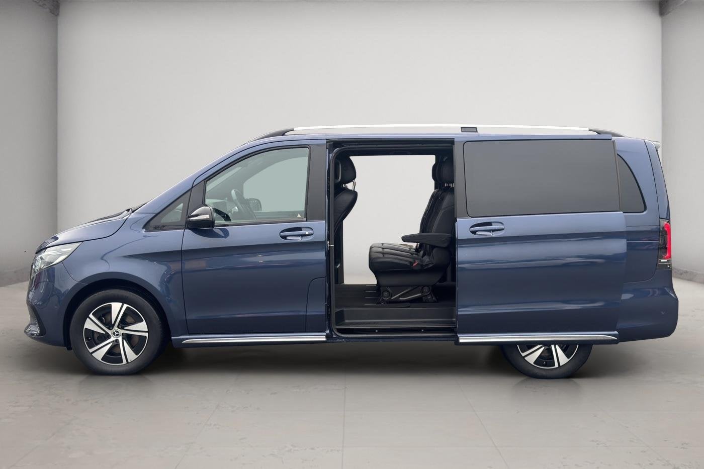 Mercedes-Benz EQV 300 L2 Avantgarde 90 kWh | 8 Persoons, Stof, Gebruikt, 365 km, Blauw
