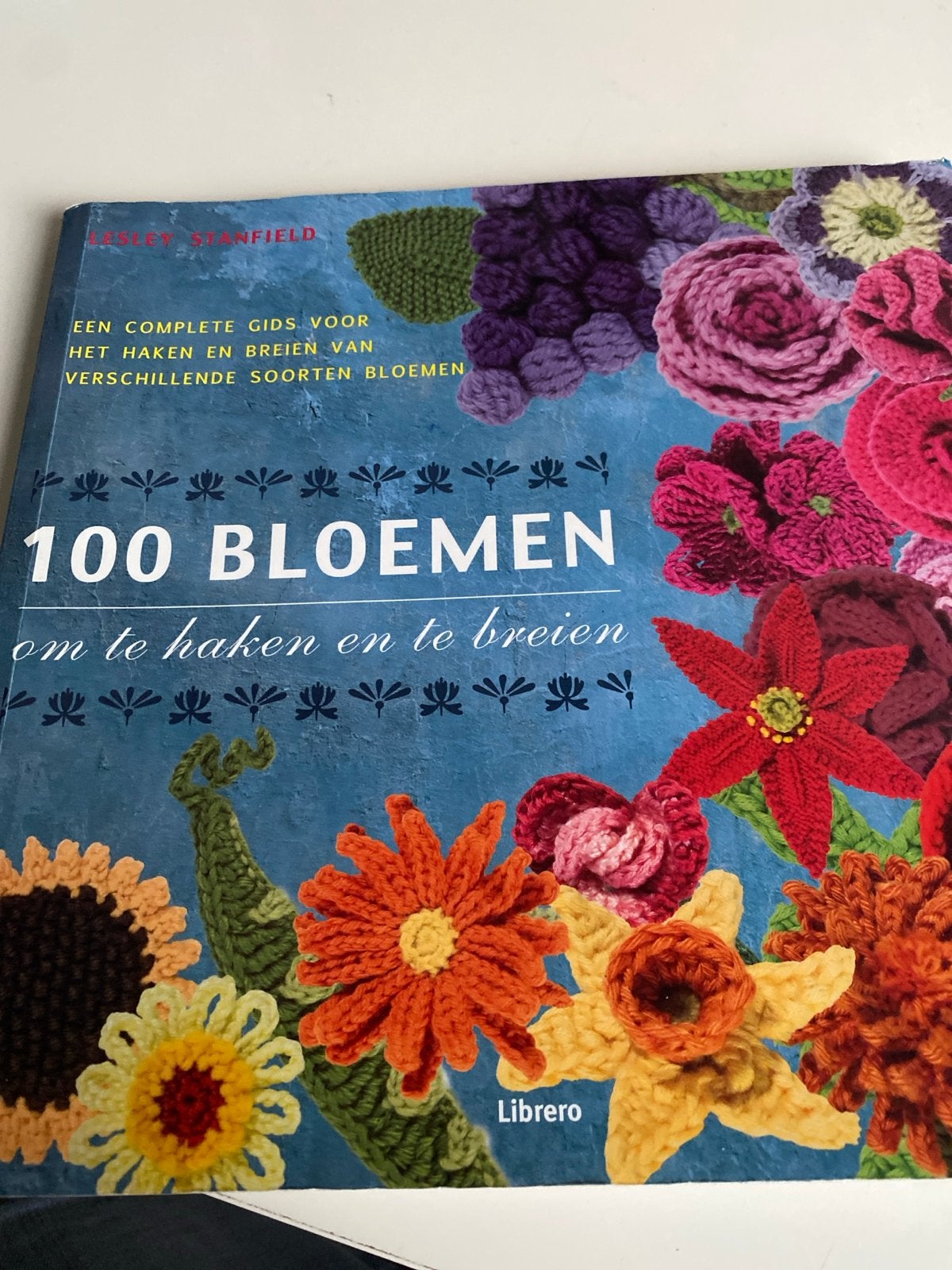 100 Bloemen om te haken en te breien - Boek, Ophalen of Verzenden, Gebruikt, Breien of Haken, Patroon of Boek