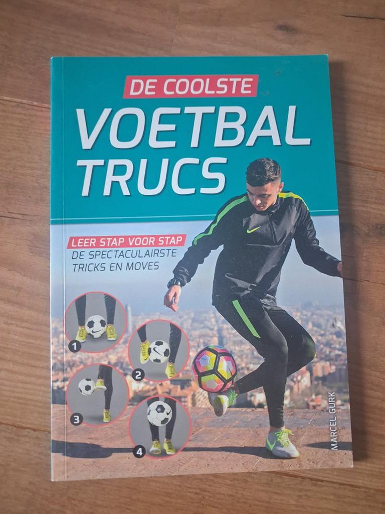 De Coolste Voetbal Trucs - Marcel Gurk - Topconditie, Ophalen of Verzenden, Zo goed als nieuw, Marcel Gurk, Balsport