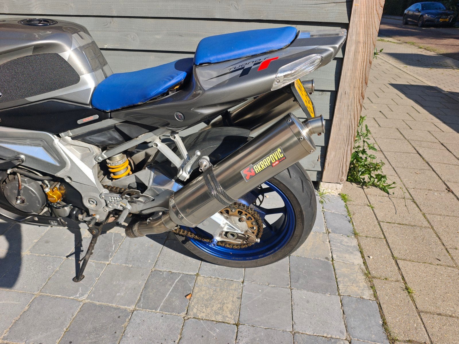 Aprilia Tuono 1000 R - Krachtige Naked Bike met Akrapovic, 2 cilinders, Occasion, Particulier, Meer dan 35 kW