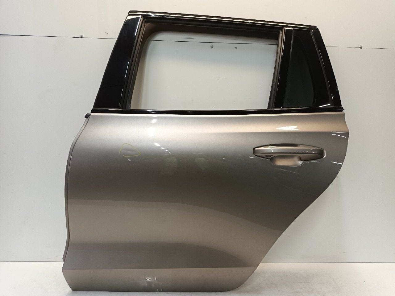 Portier links achter Volvo V60, Onderdelen@venauto.nl, Van der Ven Autorecycling B.V., Gebruikt, Ettenseweg 76, 4706 PB Roosendaal, The Netherlands