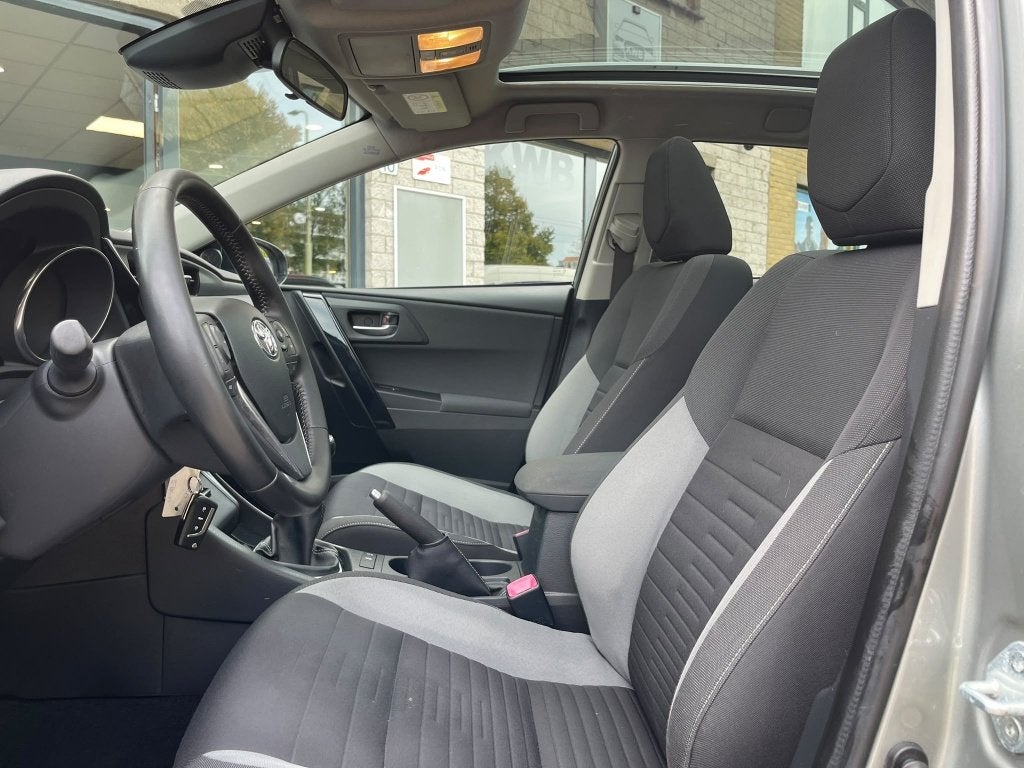 Foto 6 van Toyota Auris Touring Sports 1.2T Business Pano Trekhaak Navi