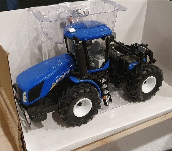 Britains 42628 New Holland T9.670 1:32 Tractor, Hobby en Vrije tijd, Modelauto's | 1:32, Ophalen of Verzenden