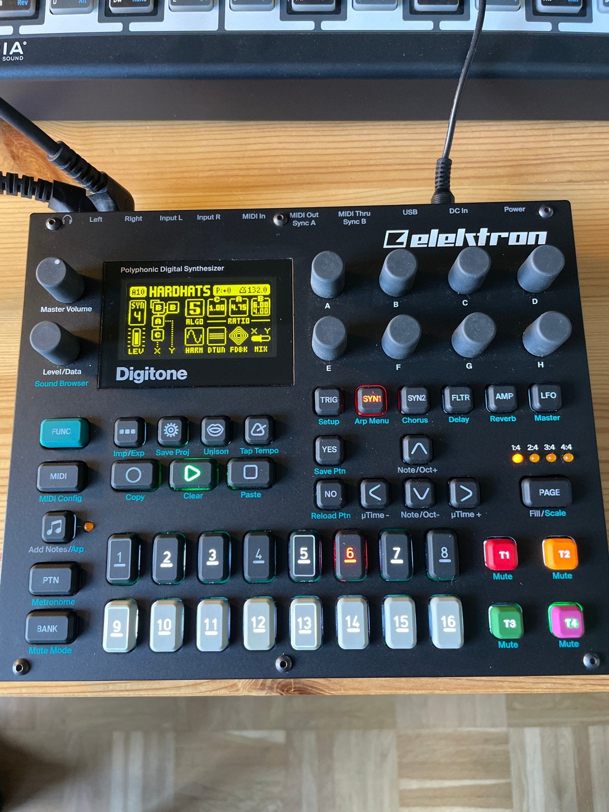 Elektron Digitone Polyfone Digitale Synthesizer, Overige merken, Zo goed als nieuw, Met midi-aansluiting, Overige aantallen