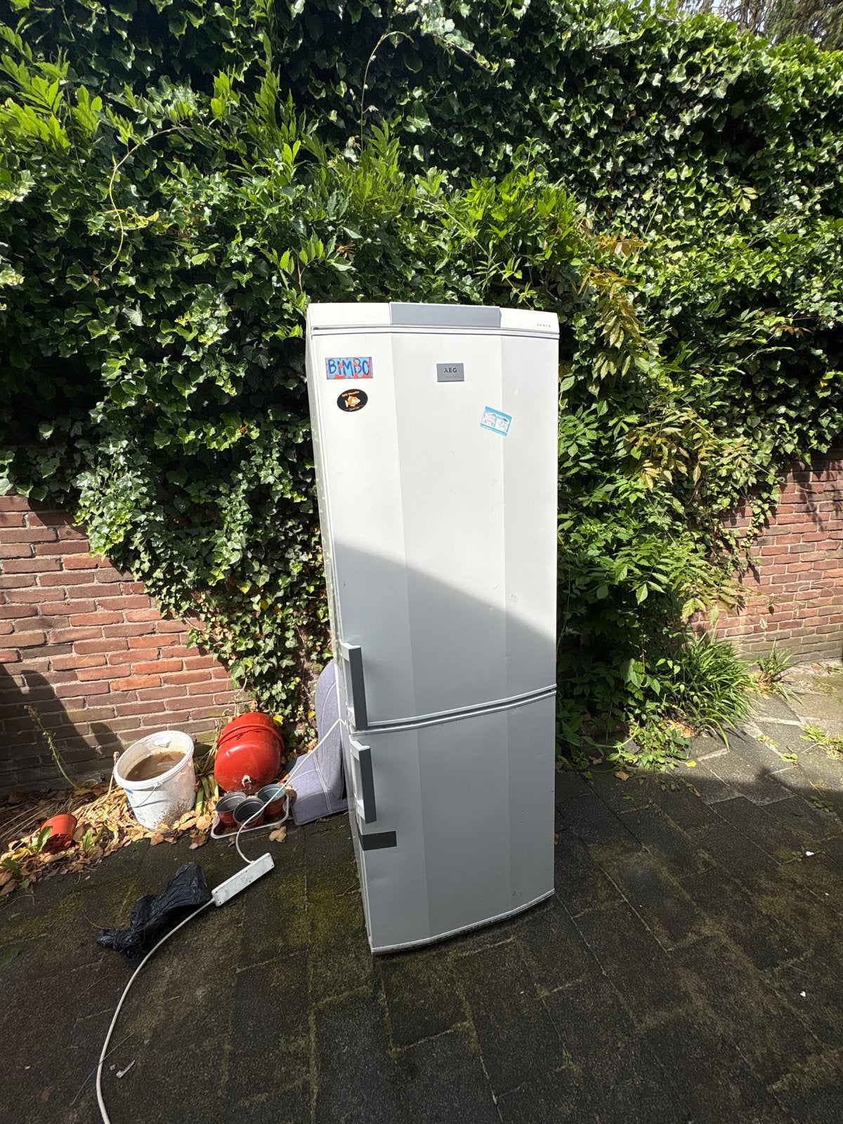 GRATIS AEG Koelkast met kapotte vriezerdeur, Witgoed en Apparatuur, Koelkasten en IJskasten, Ophalen, 150 tot 200 liter, Gebruikt