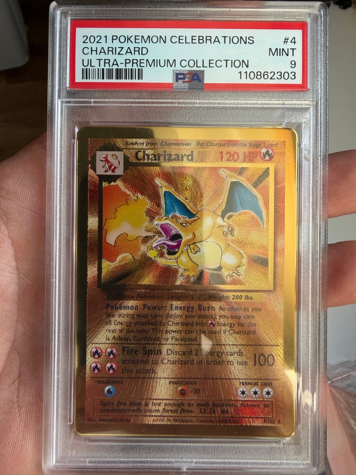 PSA 9 MINT 2021 Metal Charizard (kleine krasen op slab), Hobby en Vrije tijd, Verzamelkaartspellen | Pokémon, Ophalen of Verzenden