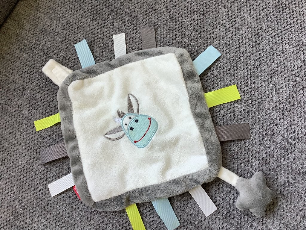 Tiamo koe knuffeldoekje lapje wit grijs labeltjes 4 euro, Ophalen of Verzenden, Zo goed als nieuw, Overige typen