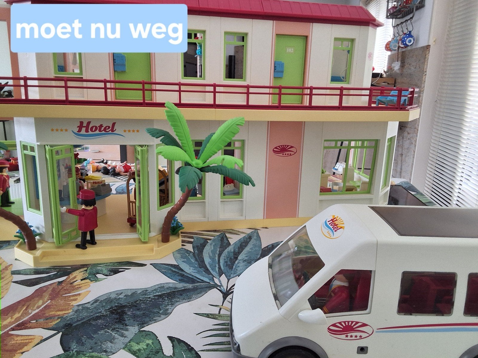 Playmobil hotel 5265 (met bus), Ophalen of Verzenden, Zo goed als nieuw, Toebehoren