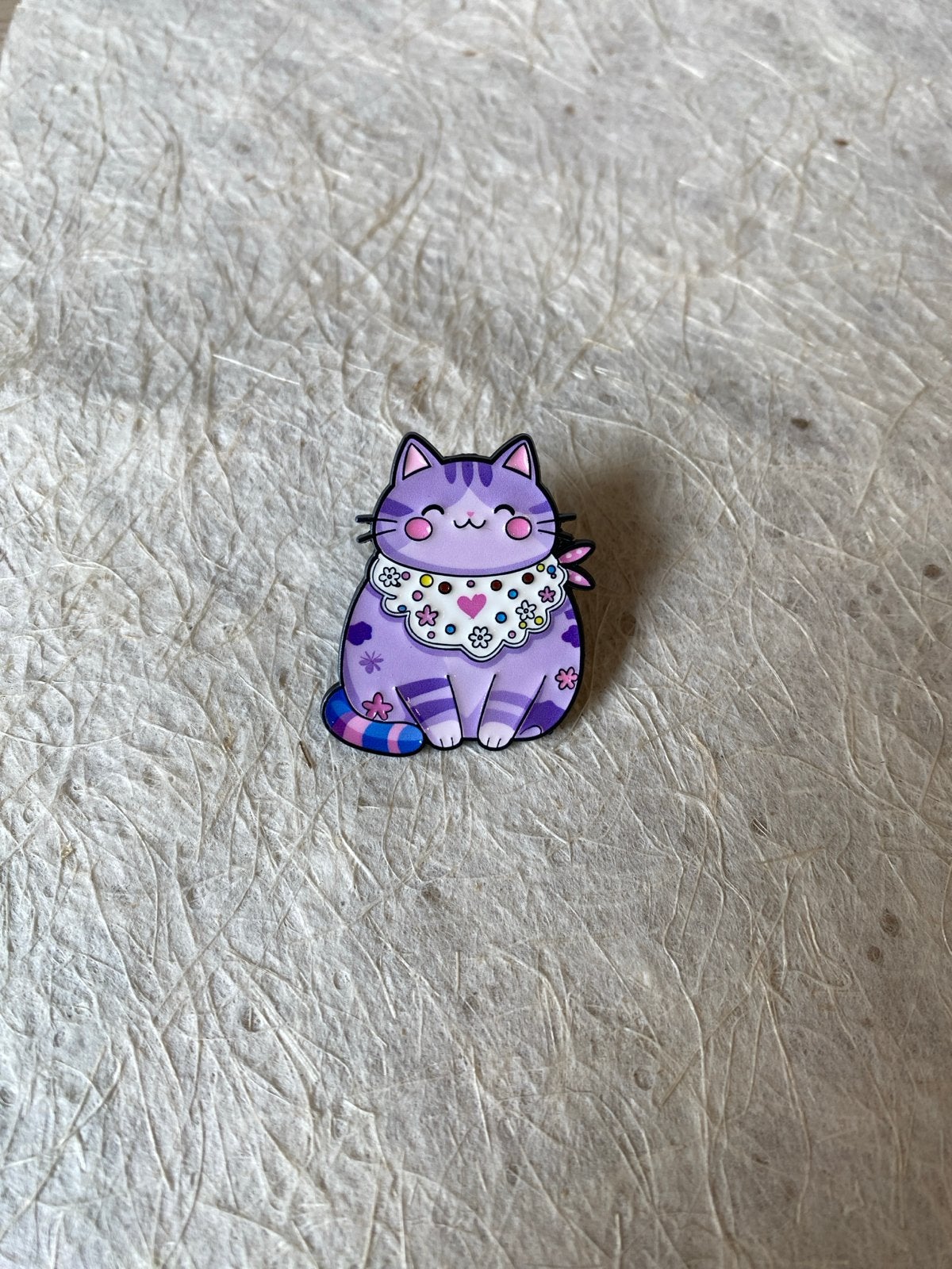 Leuke paarse kat pin of broche, Ophalen of Verzenden, Zo goed als nieuw, Hond of Kat, Beeldje of Figuurtje