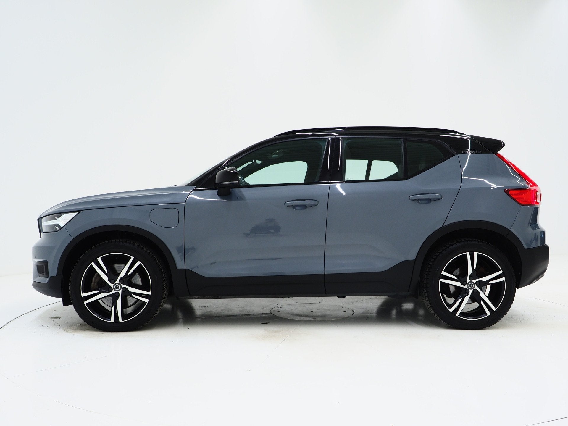 Volvo XC40 1.5 T5 Recharge R-Design | Panoramadak | Leder |, Automatische klimaatregeling, Gebruikt, Zwart, Blauw