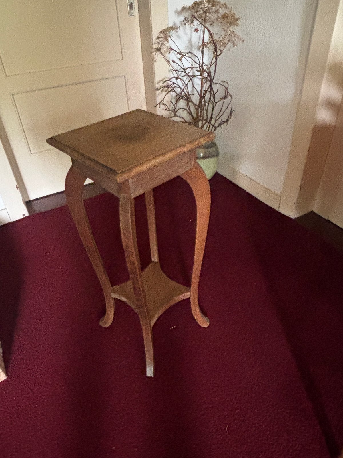Antieke houten bloementafel met sierlijke poten, Ophalen