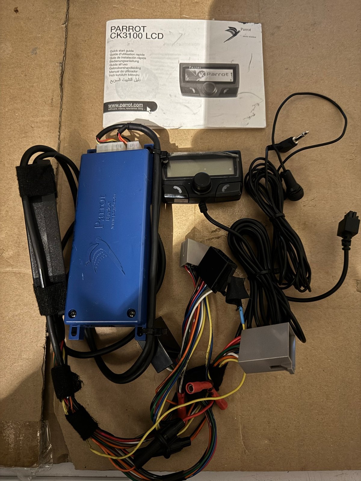 Parrot CK3100 LCD Bluetooth Carkit - Compleet, Ophalen of Verzenden, Zo goed als nieuw