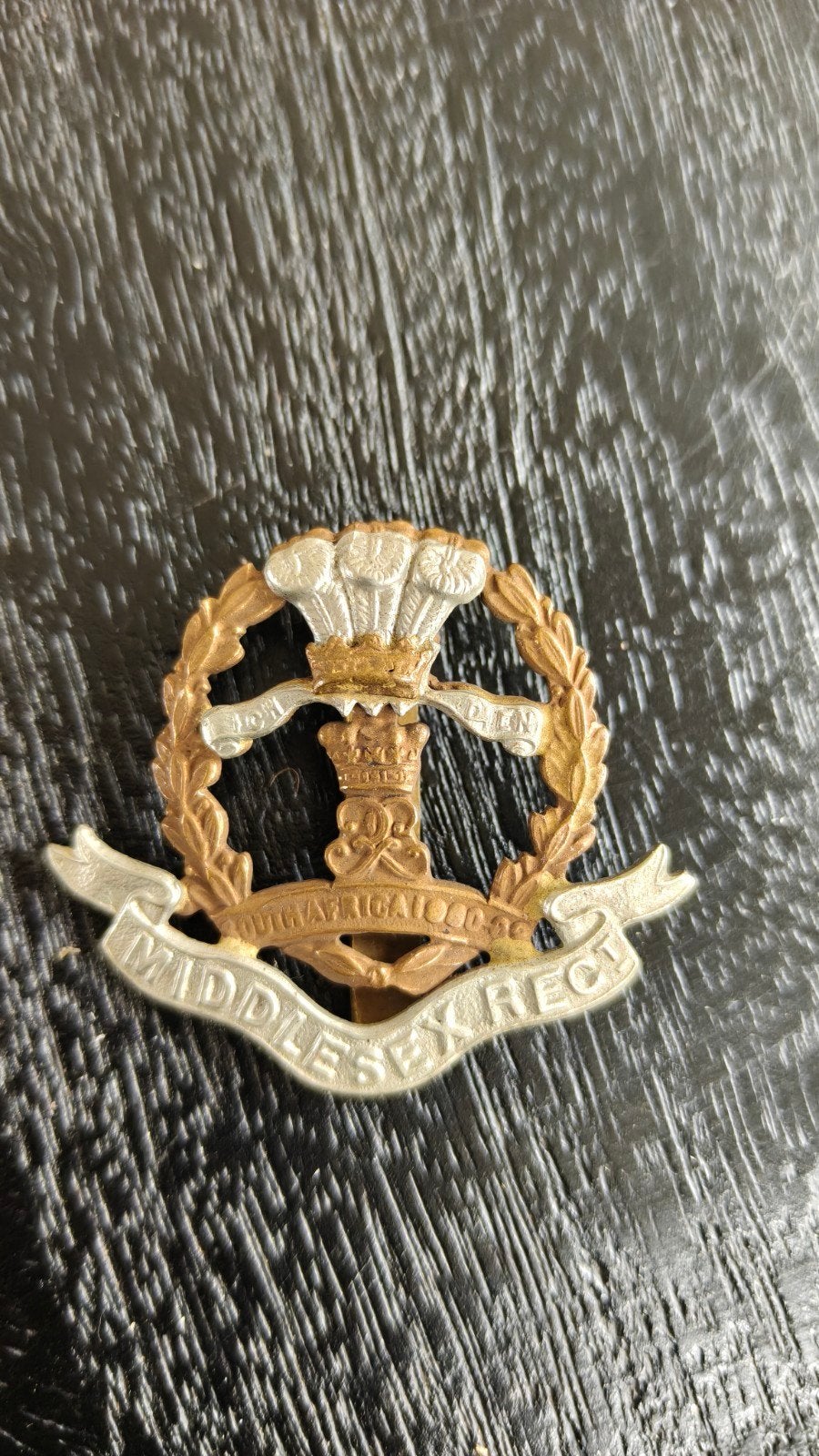 Originele WW2 capbadge Middlsex Regiment., Ophalen of Verzenden, Landmacht, Engeland, Embleem of Badge