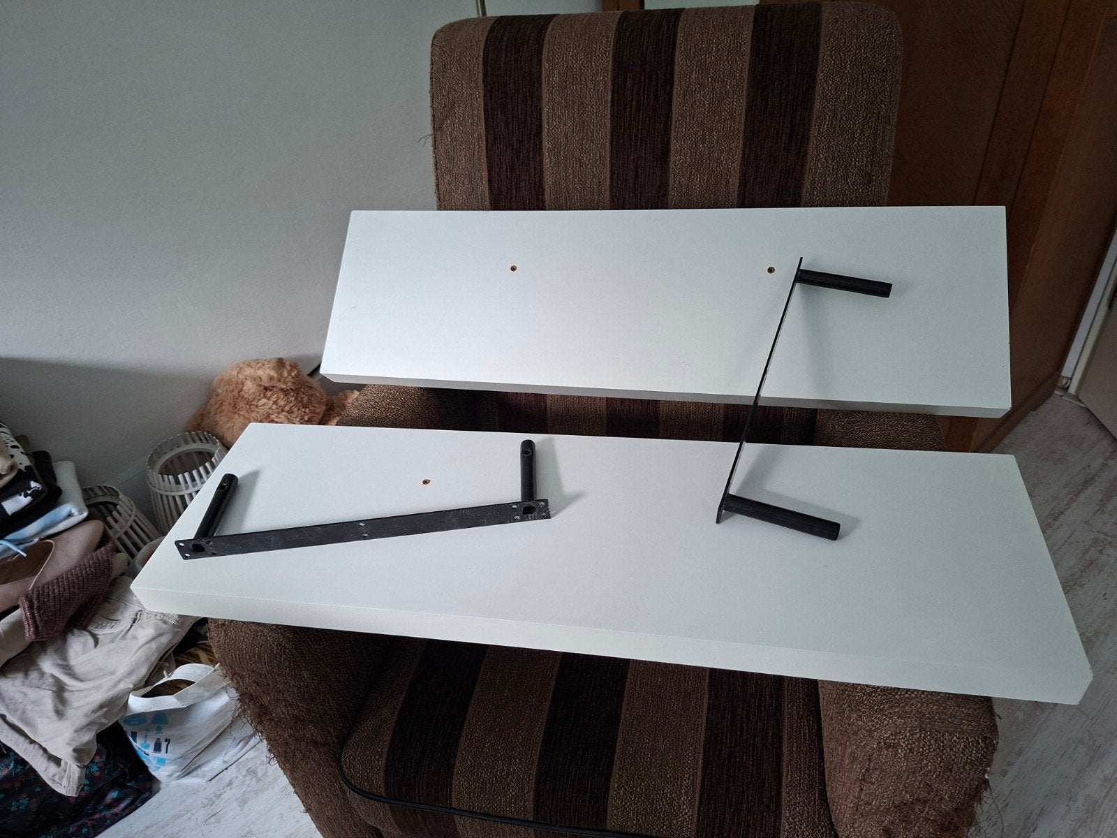Witte wandplanken met zwarte beugels, Ophalen, Gebruikt