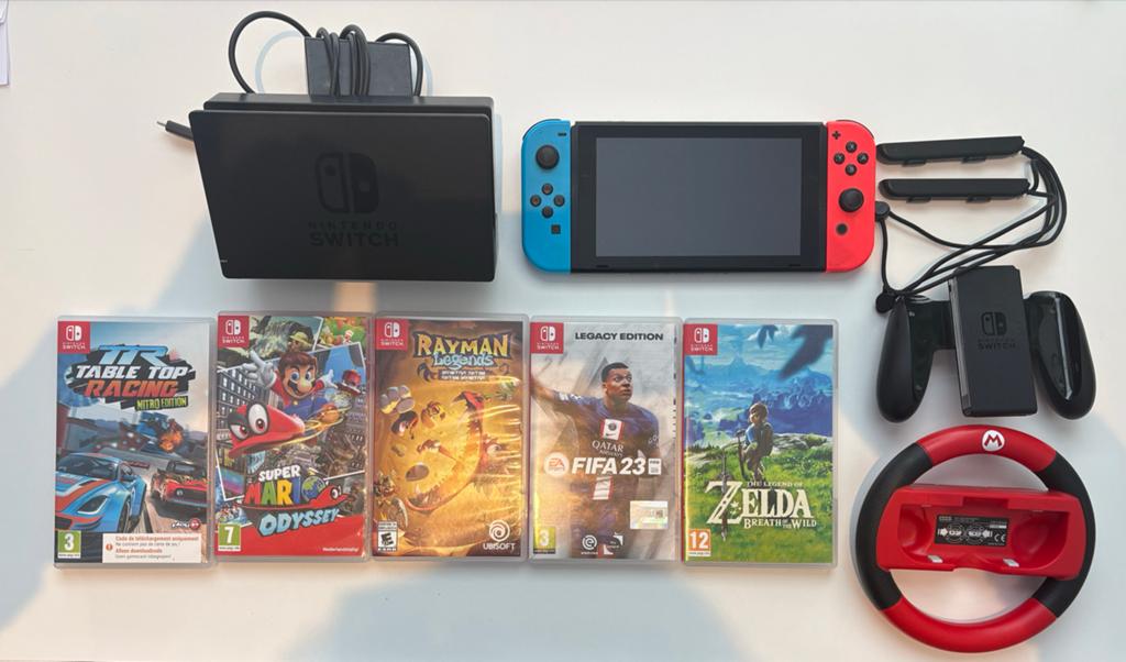 Complete Nintendo Switch Set + 5 Games & Accessoires, Spelcomputers en Games, Ophalen, Met 2 controllers, Switch Original, Gebruikt