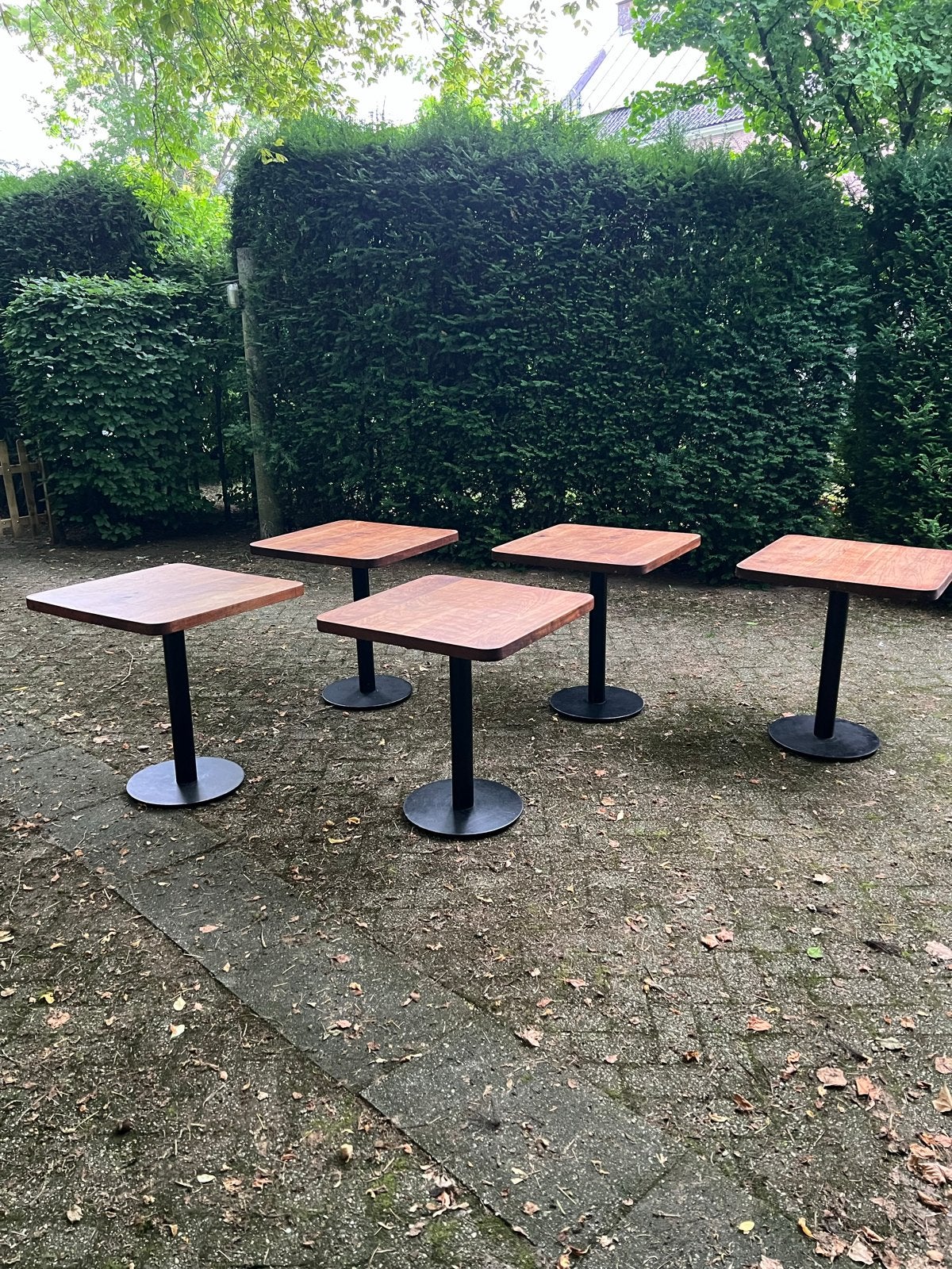 12 massief kersenhouten tafels met gepoedercoat onderstel, Gebruikt, Vierkant, Overige houtsoorten, 50 tot 100 cm