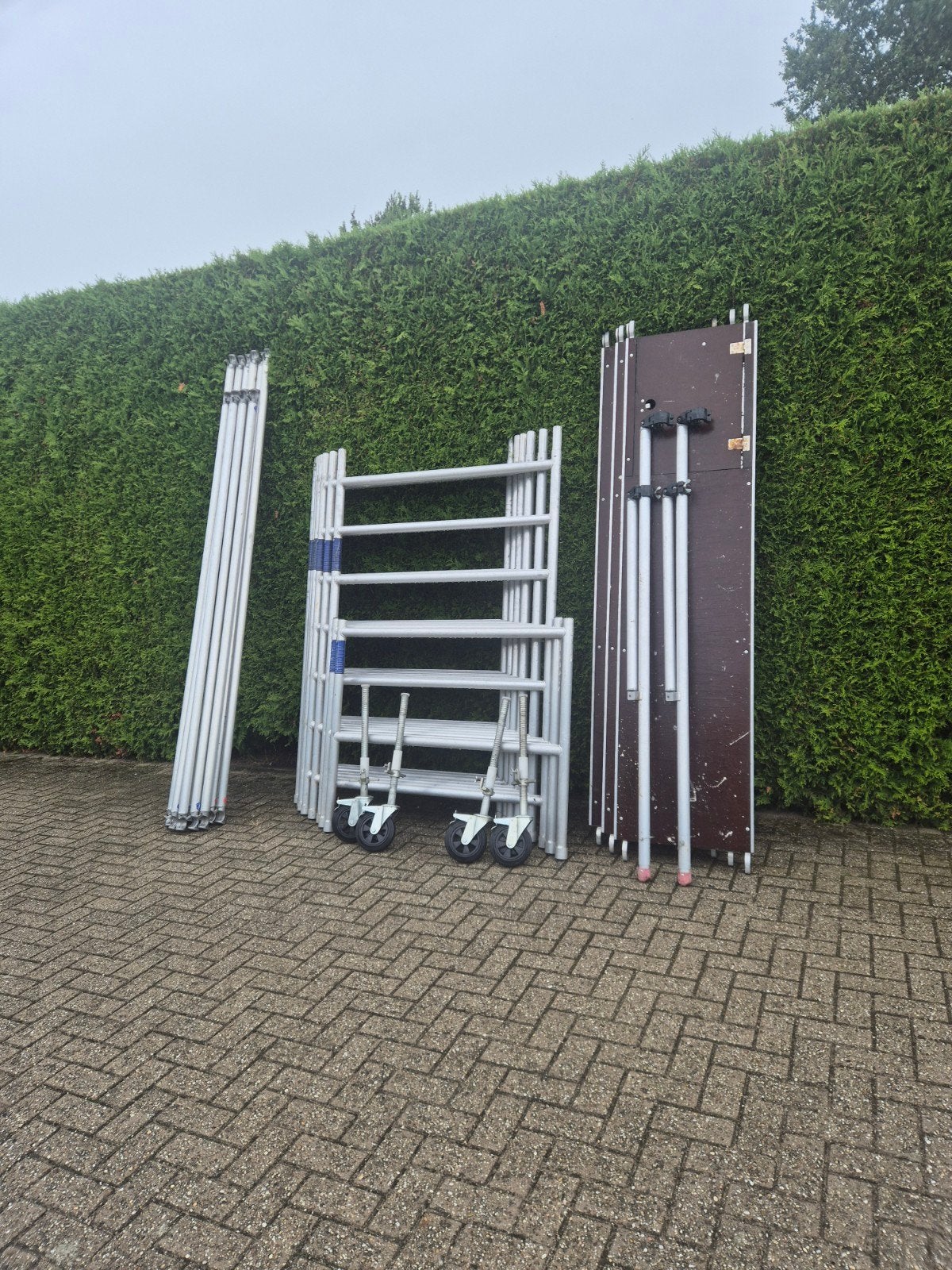 mooi aluminium rolsteiger zgan 8.2 meter, Doe-het-zelf en Verbouw, Ophalen, Zo goed als nieuw, Rolsteiger of Kamersteiger, 5 meter of hoger