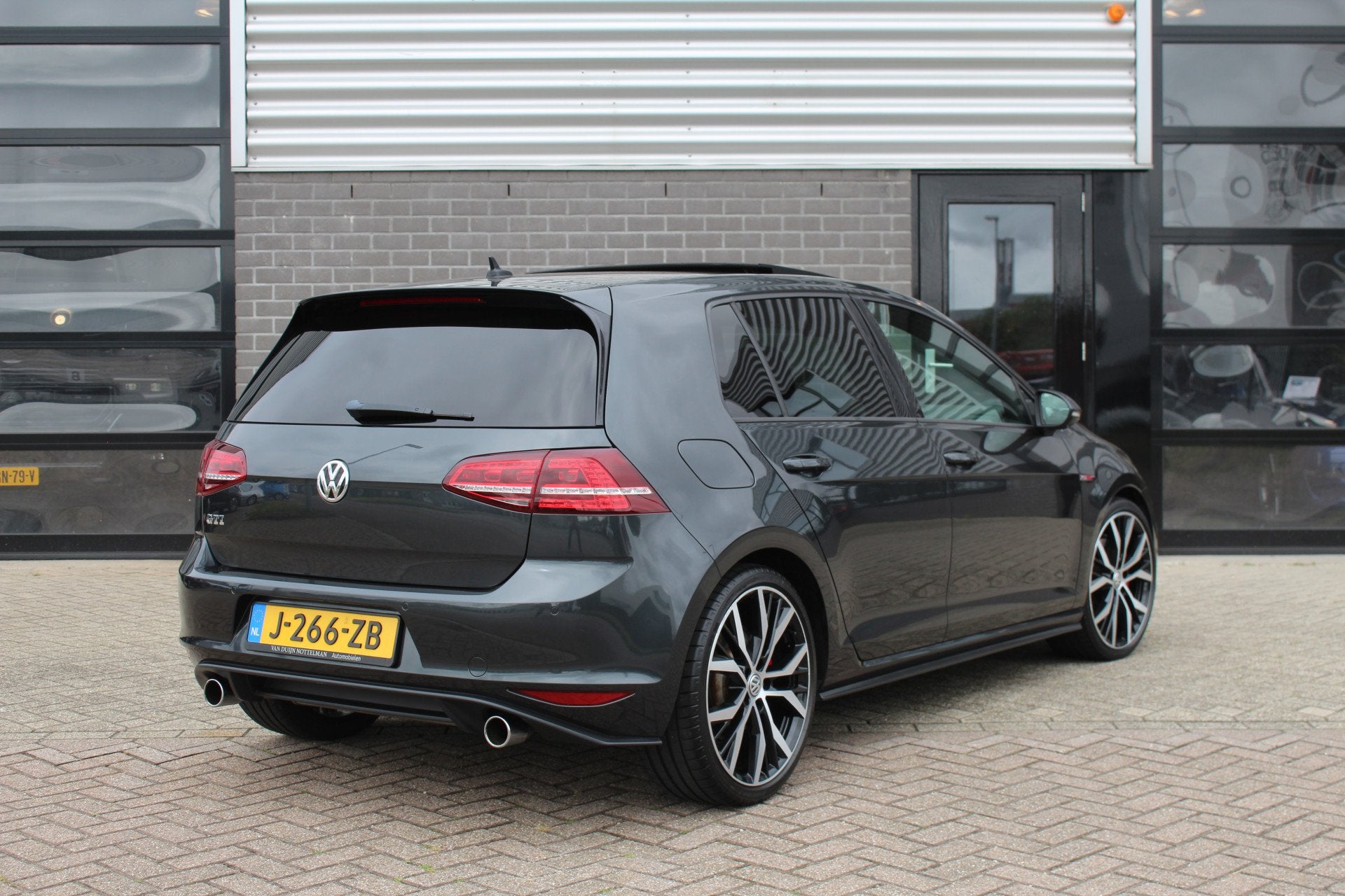 Volkswagen Golf 2.0 TSI GTI / Panoramadak / Stoelverwarming, Auto's, Volkswagen, Stof, Gebruikt, 4 cilinders, Zwart
