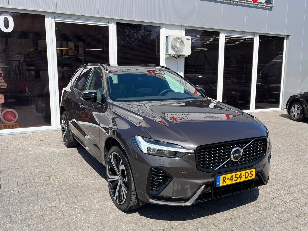 Volvo XC60 T6 Recharge AWD Long Range R-Design, Auto's, Automaat, Zwart, 4 cilinders, 1969 cc