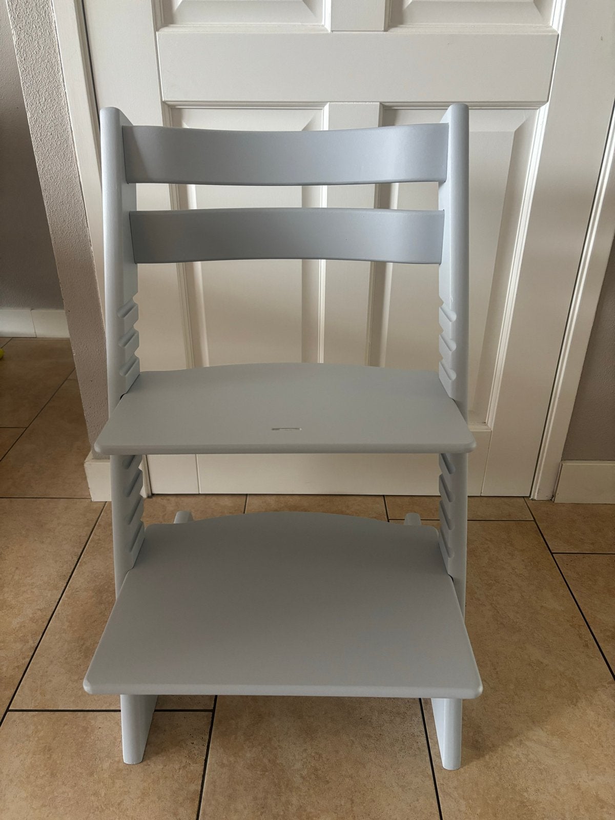 Stokke Tripp Trapp stoel grijs - Meegroeistoel, Kinderen en Baby's, Kinderstoelen, Ophalen, Gebruikt, Meegroeistoel, Aanschuifbaar
