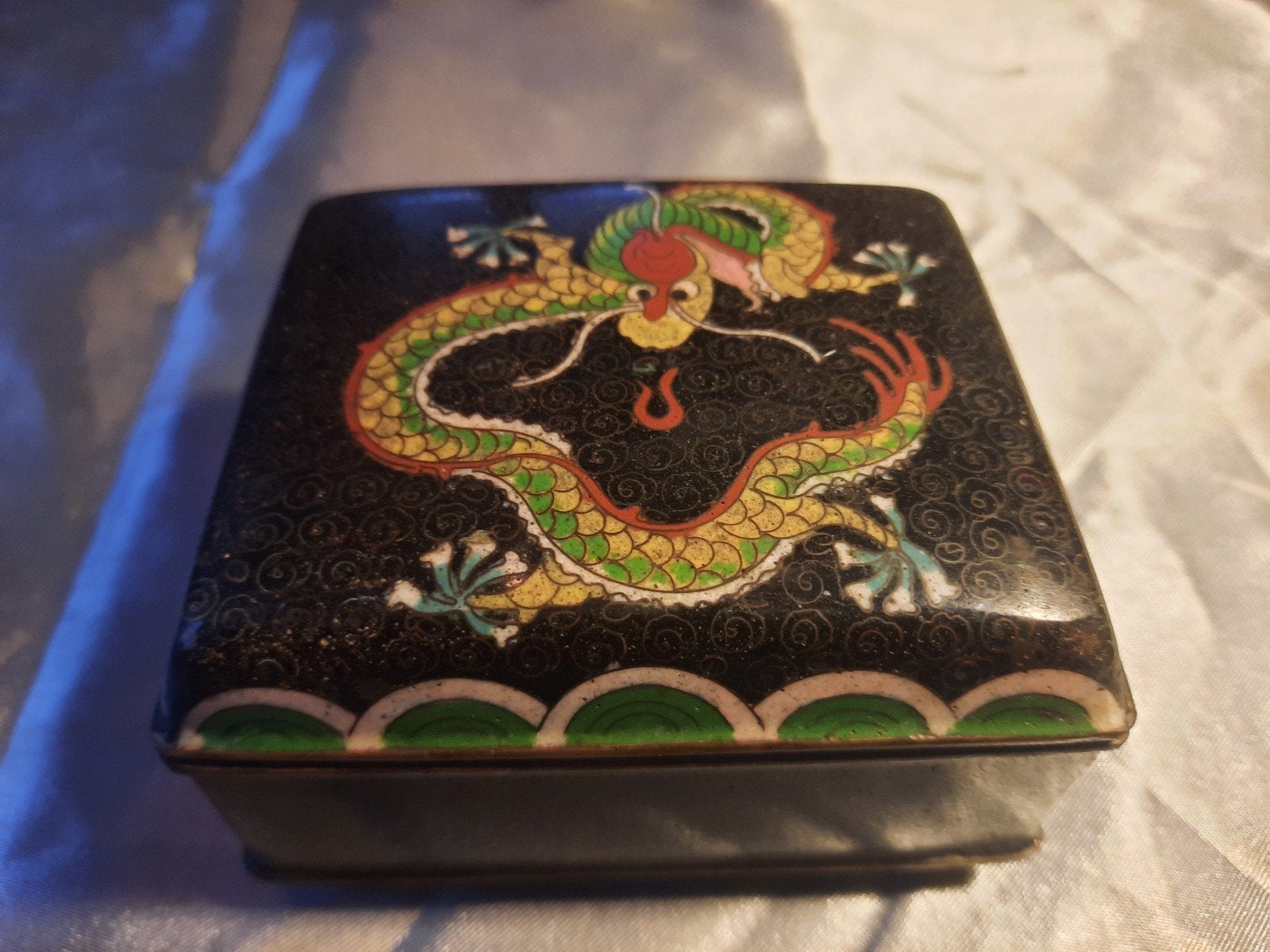 Antieke Chinese Cloisonné Doos met Draakdecoratie, Ophalen of Verzenden